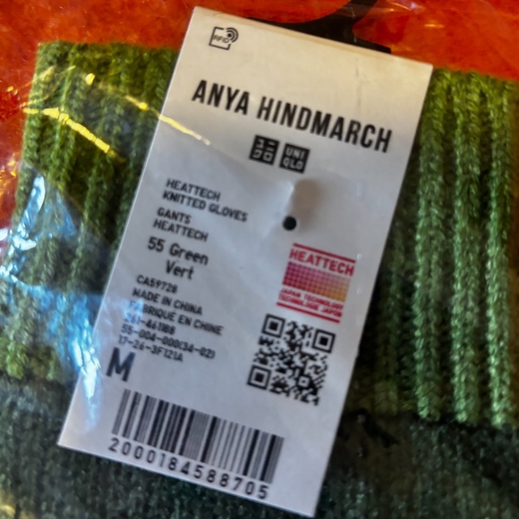 Anya Hindmarch Uniqlo collab green touch of wool heattech knitted gloves NWT - Picture 4 of 7